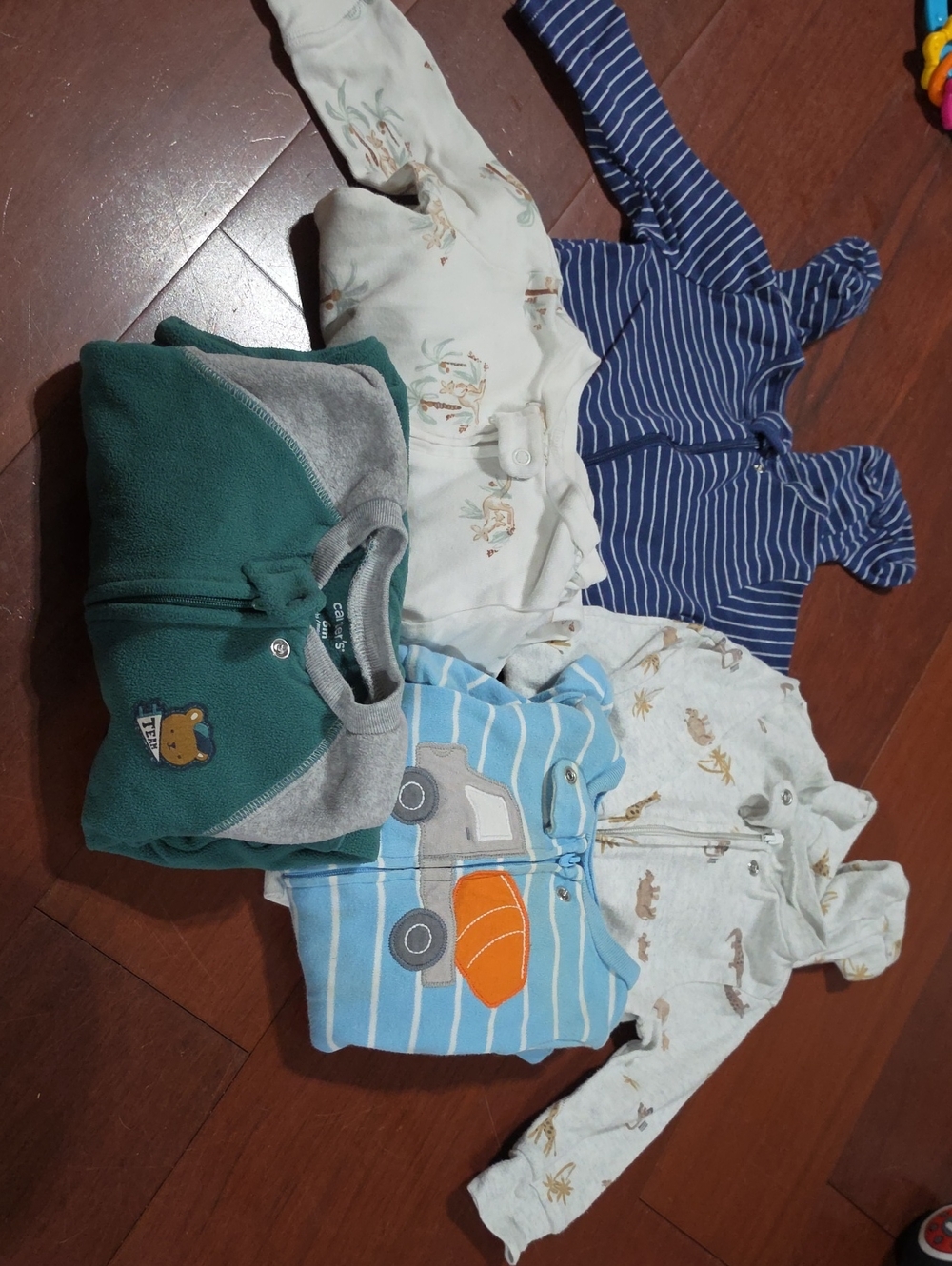 5 Footie Pjs, 6 Months. 1 Pair Fleece.